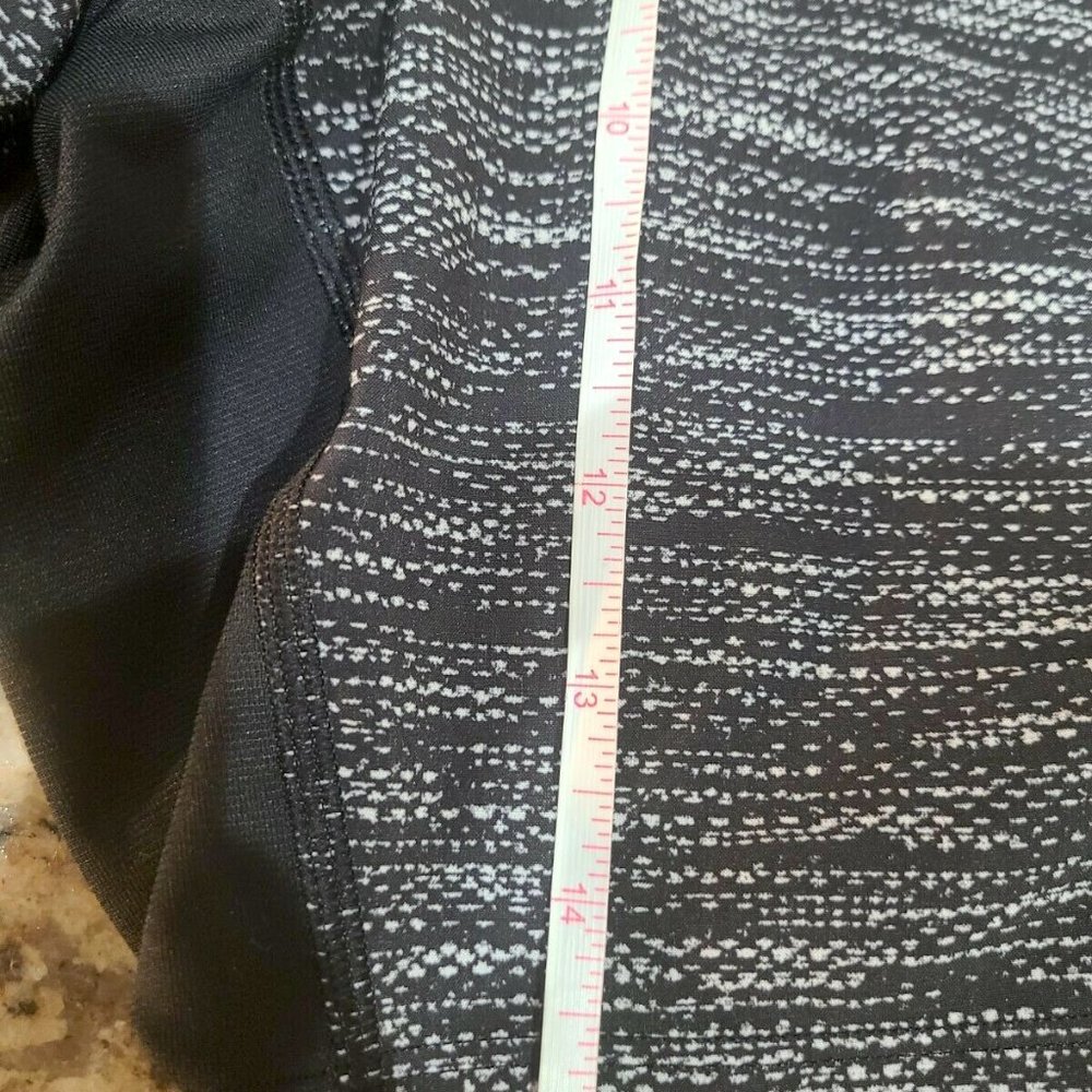 Lululemon Mens Running Shorts with Biker Lining - Picture 4 of 8